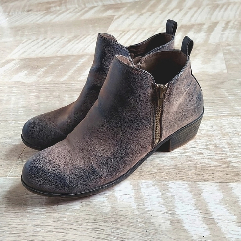 Hot Tomato Zipper Ankle Booties